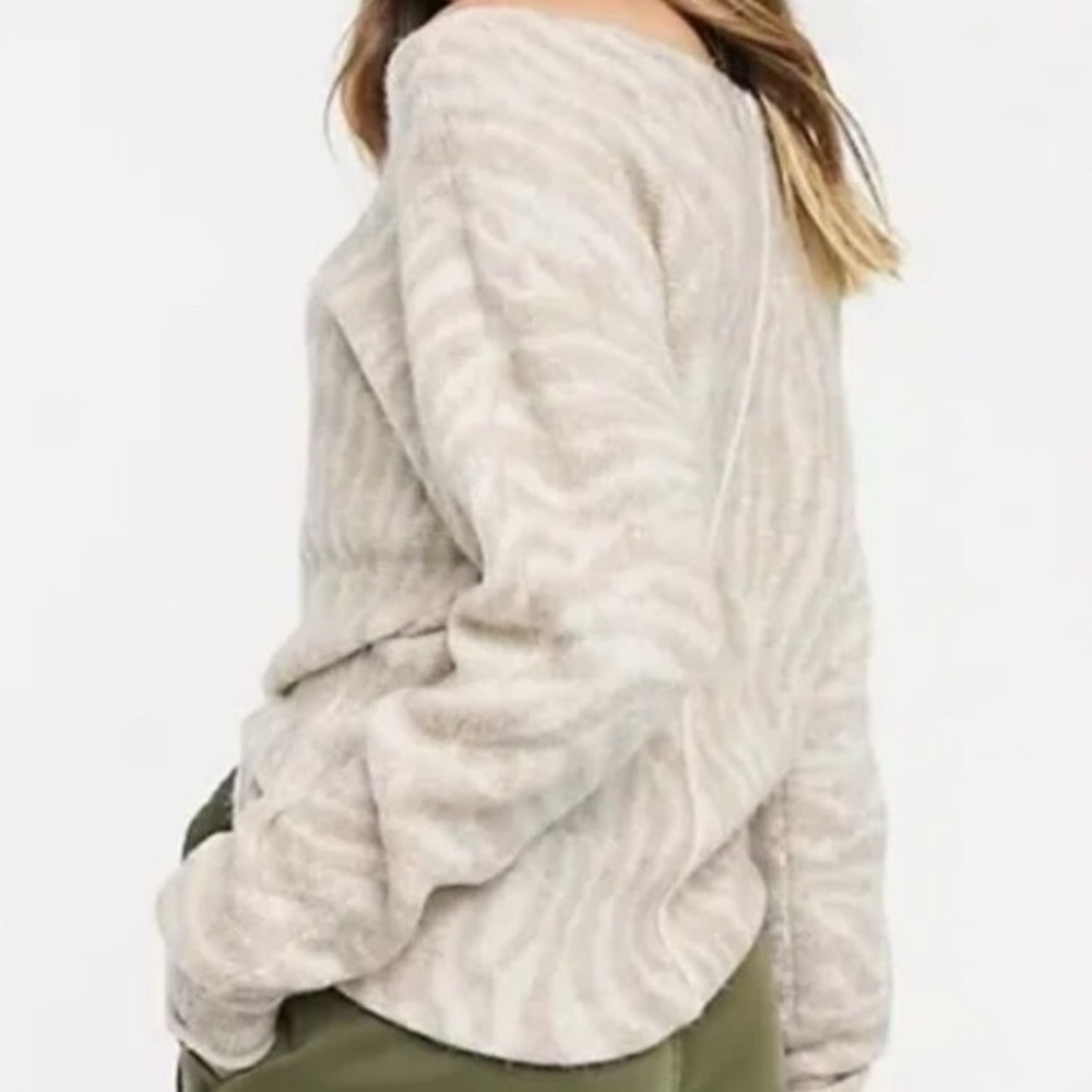 Abercrombie & Fitch Neutral Cream Zebra Pattern Knit Sweater Pullover Small